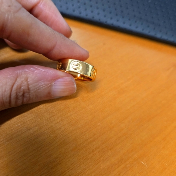 21kgp Duabi Jewelry -Gold Ring with Logo Design - Picture 1 of 8